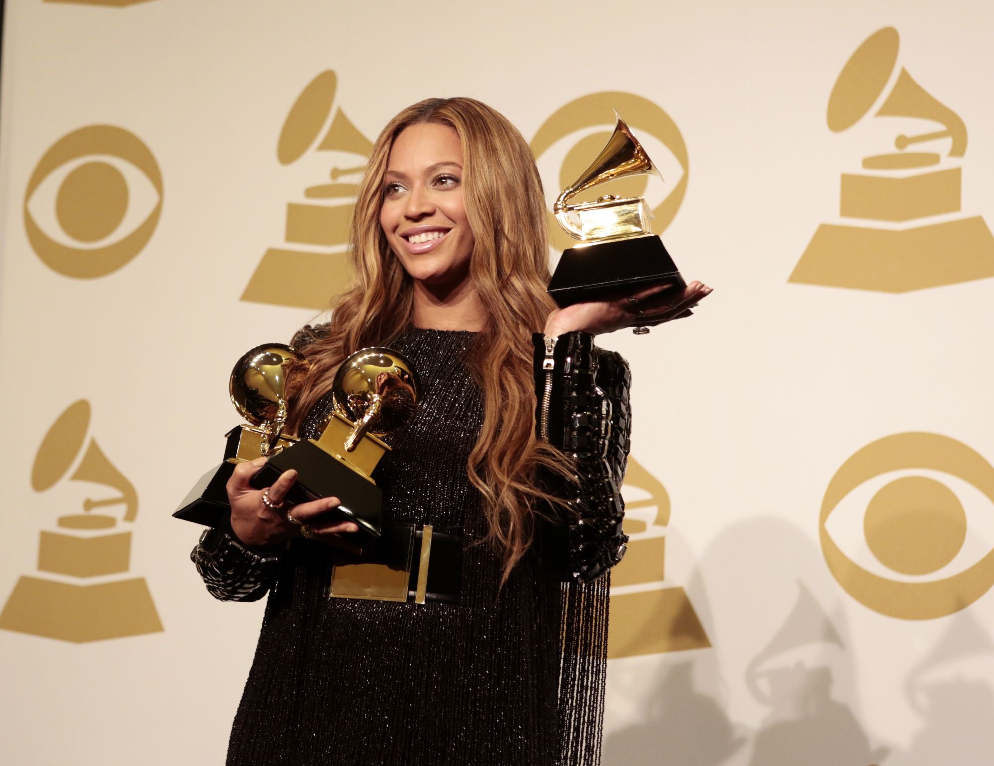 Así puedes disfrutar en vivo los premios Grammy 2021 - Mujer