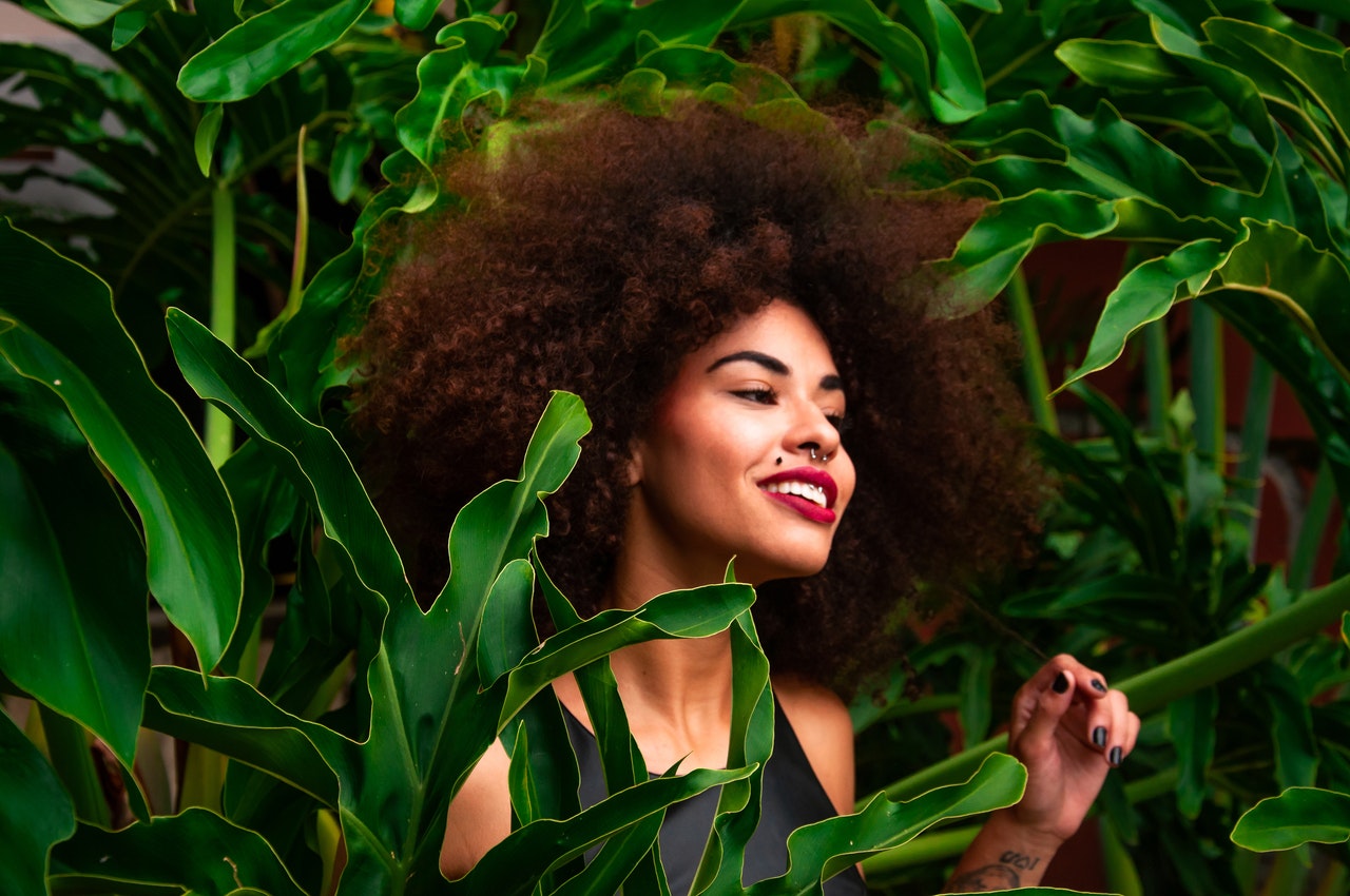 Ideas de peinados para cabello afro y rizado | Mujer