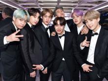 El grupo está configurado como septeto y cuenta como integrantes con Son RM, Jimin, J-Hope, Suga, Jin, V y Jungkook.